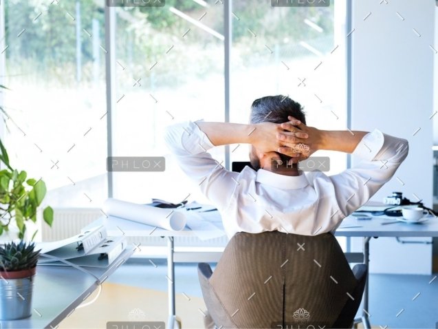 demo-attachment-174-Businessman-at-the-desk-in-his-office-resting.